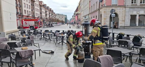 Pożar na Rynku we Wrocławiu. Zapaliła się butla do ogrzewania ogródka - 4