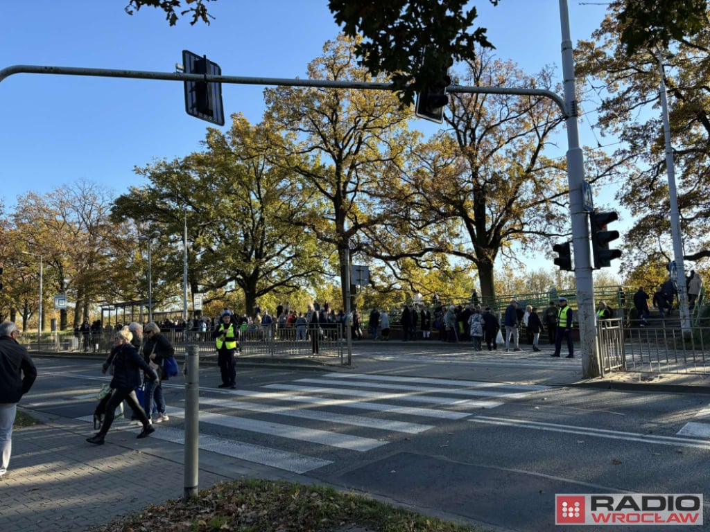 Dojazd do cmentarzy we Wrocławiu. Co mówią mieszkańcy i kierowcy? - fot. Mateusz Florczyk