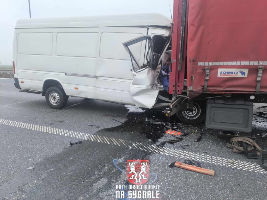 Śmiertelny wypadek na autostradzie A4. Bus wbił się w naczepę tira - Wypadek na autostradzie, Foto: Paweł Bielawski