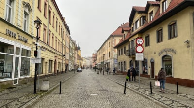 Centrum Jeleniej Góry nie dla samochodów osobowych? Pojawią się ograniczenia