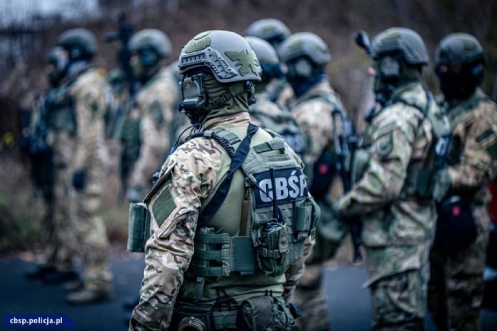 CBŚP weszło do firmy Chemeko. W tle zarzut udziału w zorganizowanej grupie przestępczej - Funkcjonariusze CBŚP oraz KAS weszli do siedziby Chemeko. Fot: cbsp.policja.pl