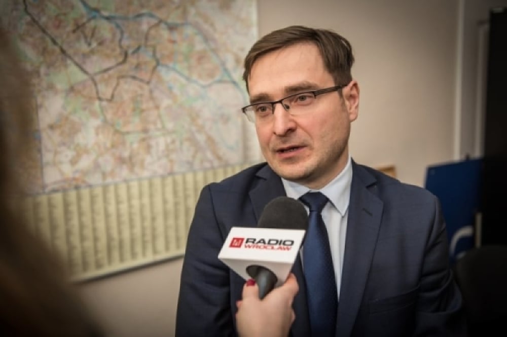 Radni PiS z Dolnego Śląska wystosowali apel do rządu. Chcą, by zapłacono szpitalom - Radni PiS z Dolnego Śląska wystosowali apel do rządu. Chcą, by zapłacono szpitalom Fot: Radio Wrocław