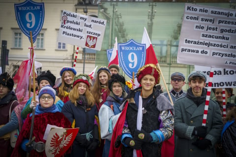 Radosna Parada Niepodległości przeszła ulicami Wrocławia. Zobaczcie zdjęcia! - 15