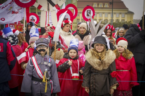 Radosna Parada Niepodległości przeszła ulicami Wrocławia. Zobaczcie zdjęcia! - 17