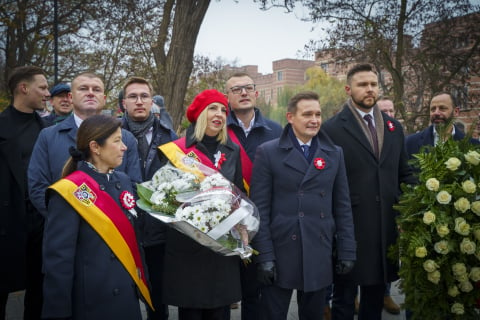 Radosna Parada Niepodległości przeszła ulicami Wrocławia. Zobaczcie zdjęcia! - 18