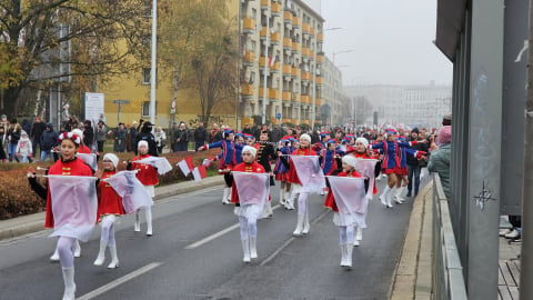 Radosna Parada Niepodległości przeszła ulicami Wrocławia. Zobaczcie zdjęcia! - 21