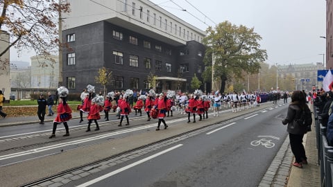 Radosna Parada Niepodległości przeszła ulicami Wrocławia. Zobaczcie zdjęcia! - 22