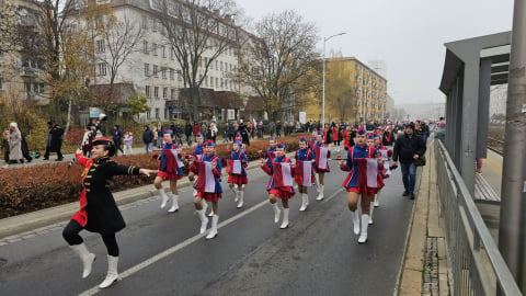 Radosna Parada Niepodległości przeszła ulicami Wrocławia. Zobaczcie zdjęcia! - 23