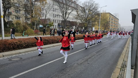 Radosna Parada Niepodległości przeszła ulicami Wrocławia. Zobaczcie zdjęcia! - 26