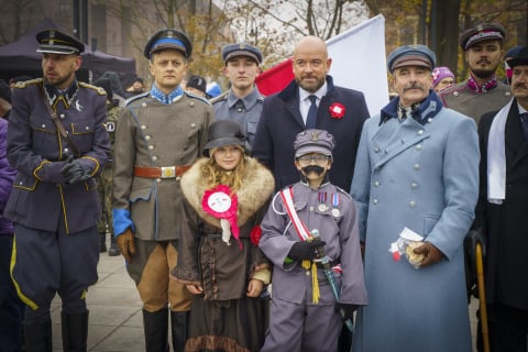 Radosna Parada Niepodległości przeszła ulicami Wrocławia. Zobaczcie zdjęcia! - 2