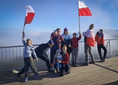 Rodziny z Wrocławia zdobyły Szrenicę 11 listopada. To już tradycja!