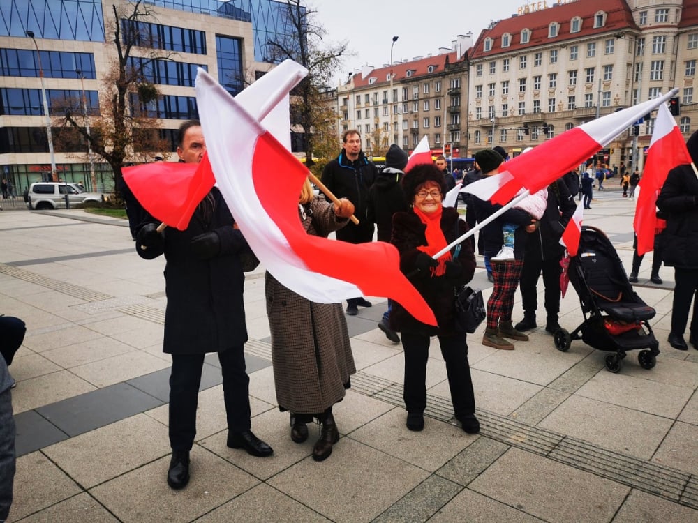 Zgromadzenie pod Dworcem Głównym. "Marsz Polaków" przejdzie przez Wrocław - Zgromadzenie pod Dworcem Głównym PKP, fot. Beata Makowska