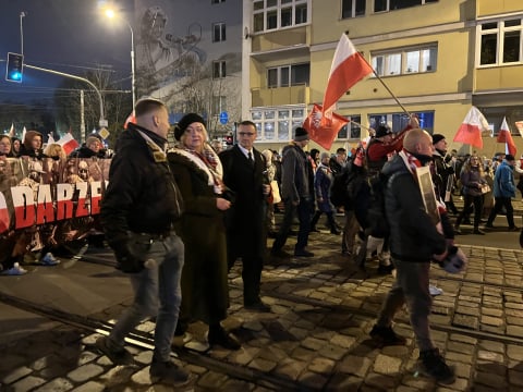 "Marsz Polaków" we Wrocławiu. Policja: użyto petardy hukowej - 1