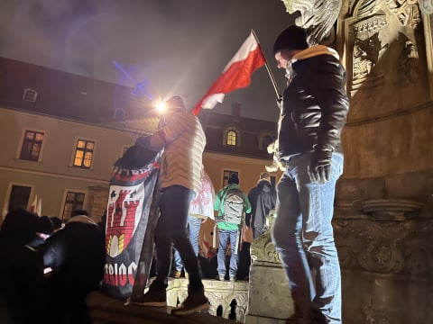 "Marsz Polaków" we Wrocławiu. Policja: użyto petardy hukowej - 2