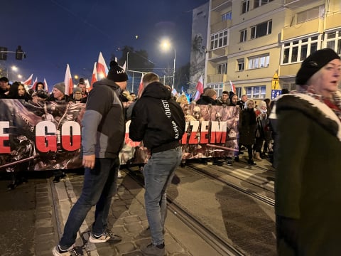 "Marsz Polaków" we Wrocławiu. Policja: użyto petardy hukowej - 3