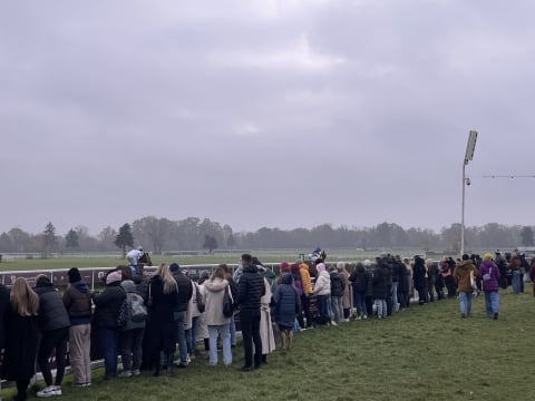 Tor Wyścigów Konnych na Partynicach zakończył sezon. Tłumy wrocławian na gonitwach - 1