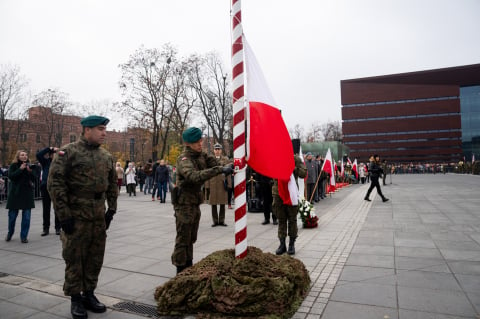 Obchody Święta Niepodległości na pl. Wolności we Wrocławiu. "Niepodległość nie jest dana raz na zawsze" - 1