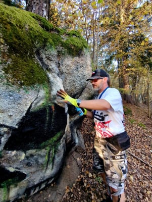 Wzgórze czaszek pod Jelenią Górą. Skąd się wzięło kontrowersyjne graffiti?  - 3