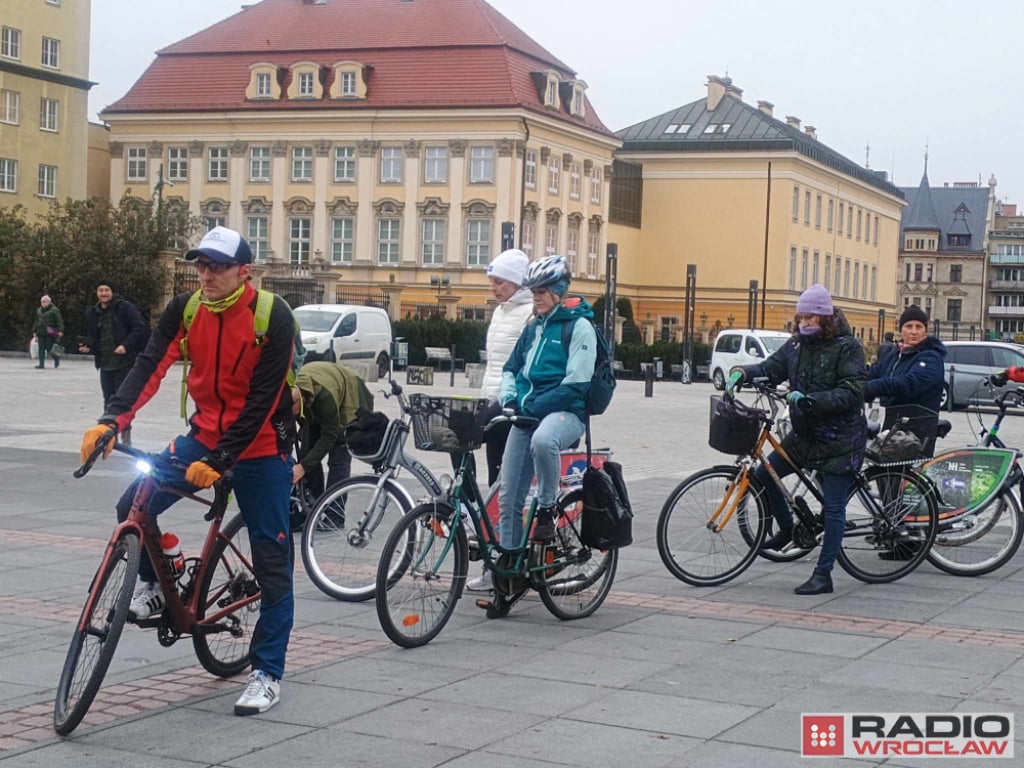 Wrocławskie szkoły powalczą o nagrody. Do wygrania kilkanaście tysięcy złotych - Szkoły będą rywalizować o nagrodę. Wygra ta, której uczniowie najwięcej będą jeździć na rowerze, hulajnodze lub wrotkach. Fot. Mirosława Kuczkowska