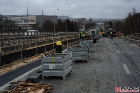 Już nie listopad, a koniec roku. Opóźnia się koniec remontu estakady w Jeleniej Górze - 7