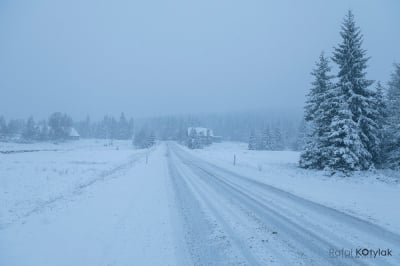 Tiry walczą ze śniegiem. Fatalnie na drogach Dolnego Śląska [RAPORT Z DRÓG]