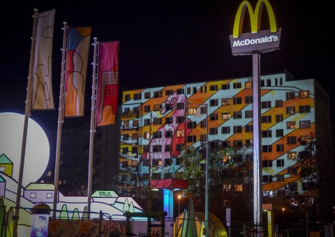 Kredka i Ołówek oraz bloki przy Krynickiej jak wielka reklama. Czy mieszkańcom przeszkadza nowa kampania McDonald's? - 16