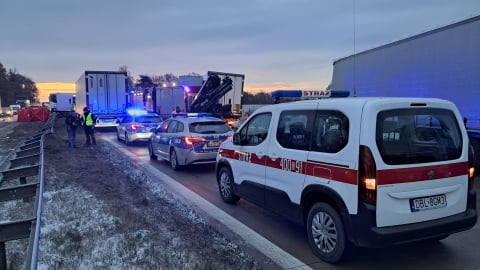 Potężny karambol na A4 pod Bolesławcem. Jedna osoba nie żyje. Droga do Wrocławia zablokowana - 0