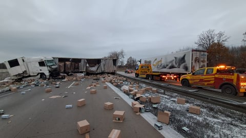 Potężny karambol na A4 pod Bolesławcem. Jedna osoba nie żyje. Droga do Wrocławia zablokowana - 2