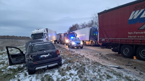 Potężny karambol na A4 pod Bolesławcem. Jedna osoba nie żyje. Droga do Wrocławia zablokowana - 3