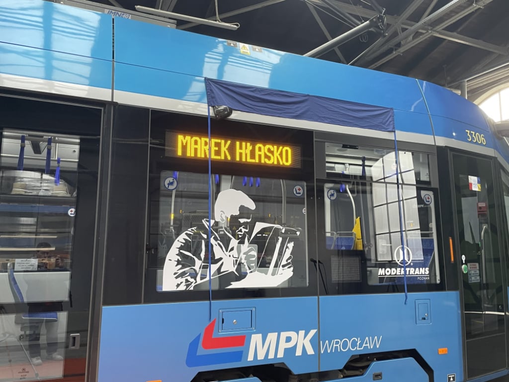 Marek Hłasko został patronem wrocławskiego tramwaju - Wrocławski tramwaj zyskał nowego patrona. Jest nim wybitny pisarz, Marek Hłasko fot. Dawid Dettlaff 