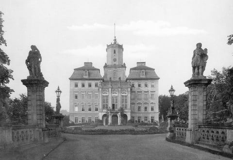 Zaginiona, złota korona znów wisi nad wejściem do Zamku Książ [ZDJĘCIA] - 0