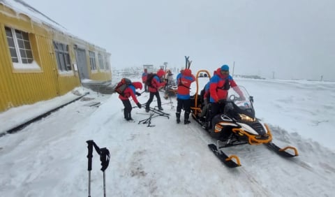 W adidasach zdobywali Śnieżkę. Z pomocą ruszyli im czescy ratownicy. - 0