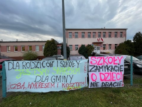 Rodzice kontra wójt. Spór o przyszłość szkoły w Żarskiej Wsi - 3