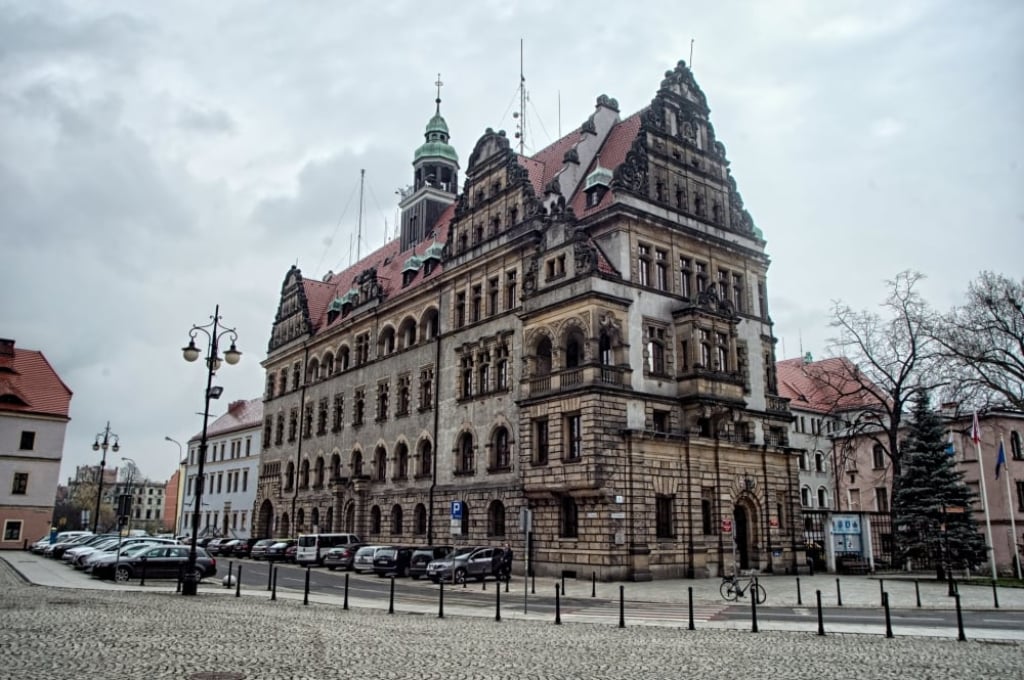 Burzliwa sesja Rady Miejskiej Legnicy. Podatki od nieruchomości pójdą w górę - Gorąca atmosfera podczas dzisiejszej sesji Rady Miejskiej Legnicy, fot. Radosław Bugajski