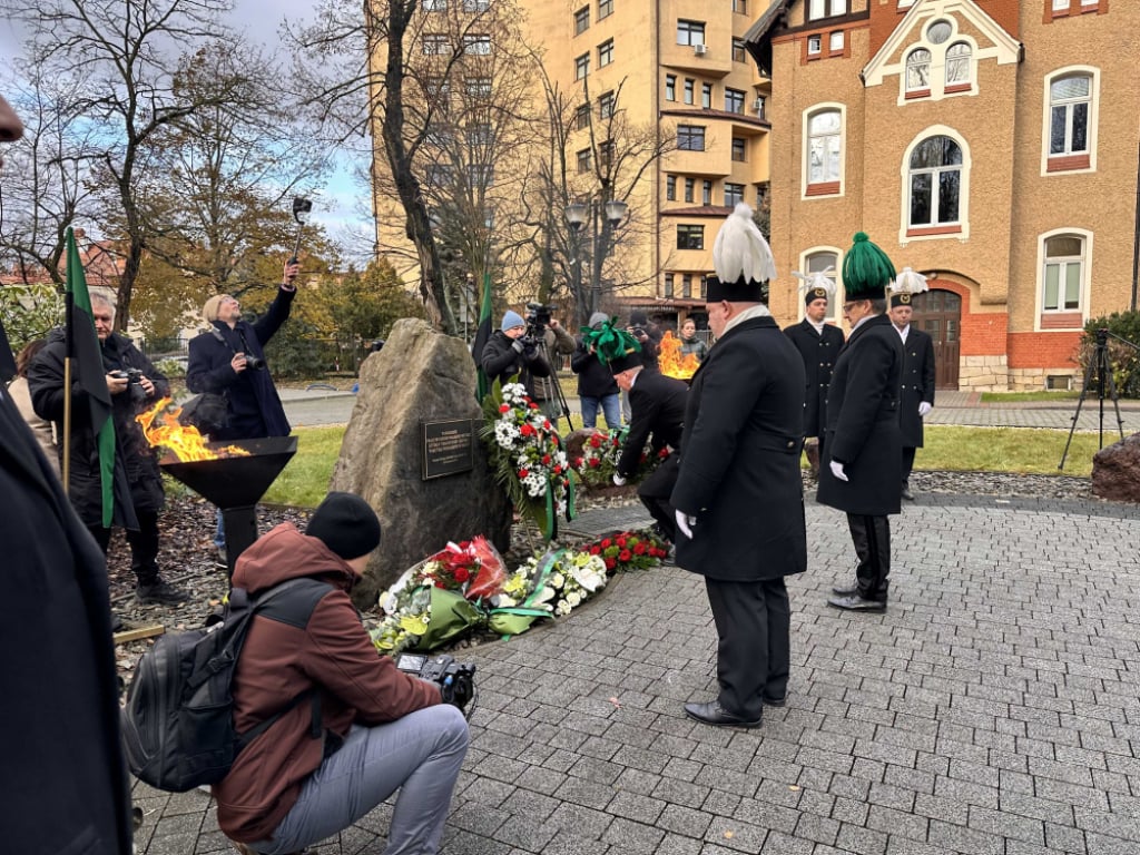 W Zagłębiu Miedziowym trwają uroczystości barbórkowe - Pomniku Ofiar Wypadków w KGHM fot. Andrzej Andrzejewski 