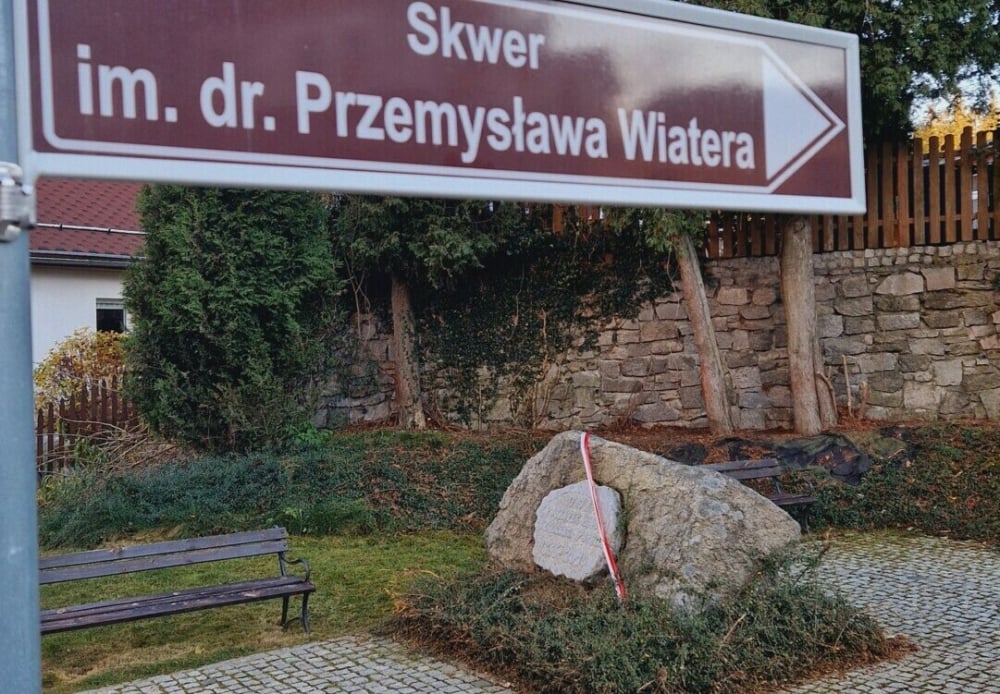 Dziedzictwo dr. Przemysława Wiatera w Szklarskiej Porębie. Otwarcie nowego skweru - fot. Szklarska Poręba