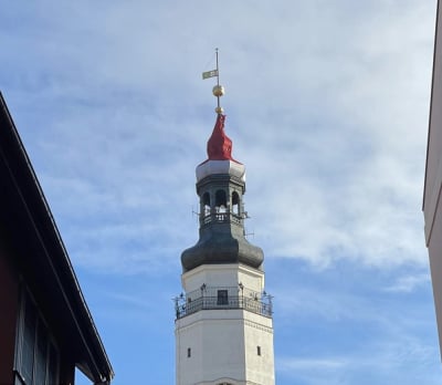 Czapka Świętego Mikołaja ponownie na wieży ratusza