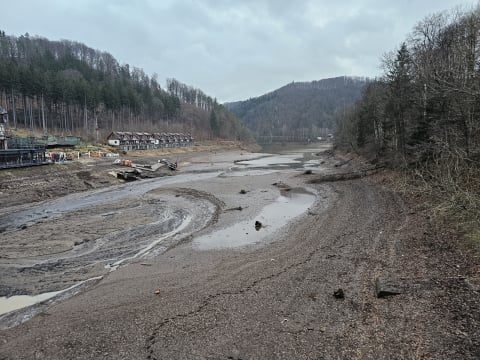 Zapora na Jeziorze Bystrzyckim. Awarii uległ jeden z napędów  - 2