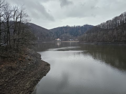 Zapora na Jeziorze Bystrzyckim. Awarii uległ jeden z napędów  - 3