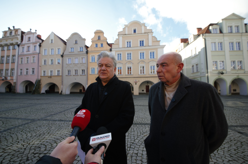 Jeleniogórskie PiS chce poprzez zniesienie podatku od nieruchomości pomóc powodzianom - Radni Prawa i Sprawiedliwości z Jeleniej Góry chcą zniesienia podatku od nieruchomości na pół roku. Fot. Maciej Ryłkiewicz/ Radio Wrocław