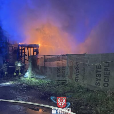 Groźny pożar baraków mieszkalnych w Trestnie - 0