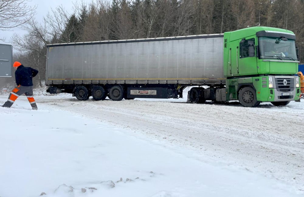 Dolny Śląsk: Fatalne warunki. Ciężarówka przewróciła się na trasie Kłodzko – Złoty Stok [RAPORT] - Trudne warunki drogowe n Dolnym Śląsku. Fot. Jakub Thauer