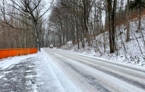 Dolny Śląsk: Fatalne warunki. Ciężarówka przewróciła się na trasie Kłodzko – Złoty Stok [RAPORT] - 5