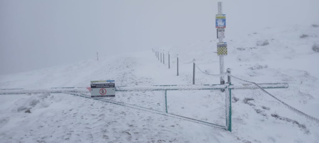 Pierwszy stopień zagrożenia lawinowego w Karkonoszach. KPN zamyka niektóre górskie szlaki - Karkonoski Park Narodowy zamyka szlaki z powodu zagrożenia lawinowego. fot. KPN