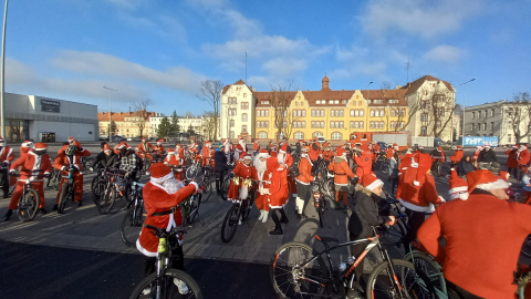 Kawalkada "Mikołajów na rowerach" przejechała ulicami Głogowa - 0