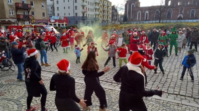 Kawalkada "Mikołajów na rowerach" przejechała ulicami Głogowa