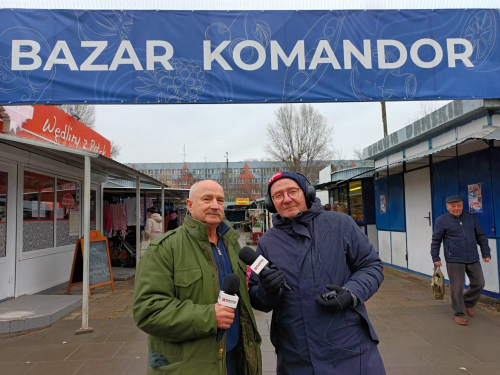 Wrocławskie targowiska: Komandor przy ul. Radosnej - Radio Wrocław na targowisku Komandor, fot. RW