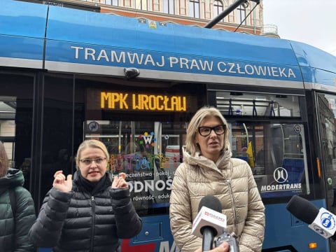 Wrocław świętuje Międzynarodowy Dzień Praw Człowieka wyjątkowym tramwajem - 1