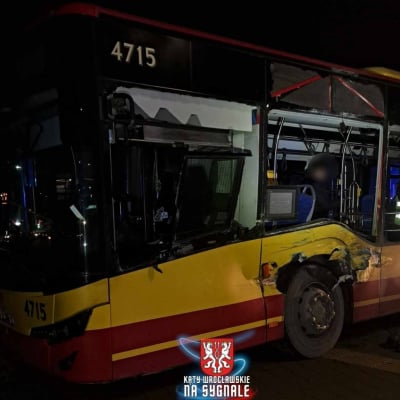 Wrocław: Tramwaj zderzył się z autobusem. Są ranni, na miejscu pracowały służby - 0