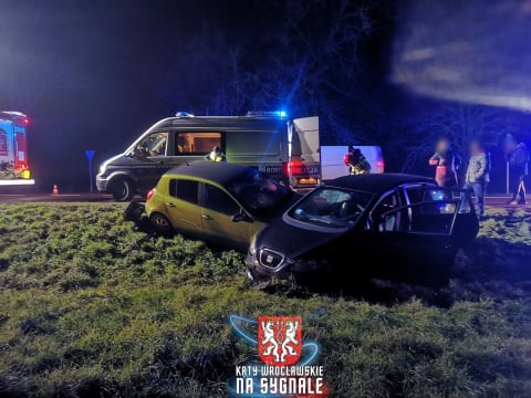 Groźny wypadek na drodze pod Wrocławiem. Jedna osoba trafiła do szpitala - 3